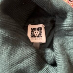 Anne Klein sleeveless turtleneck